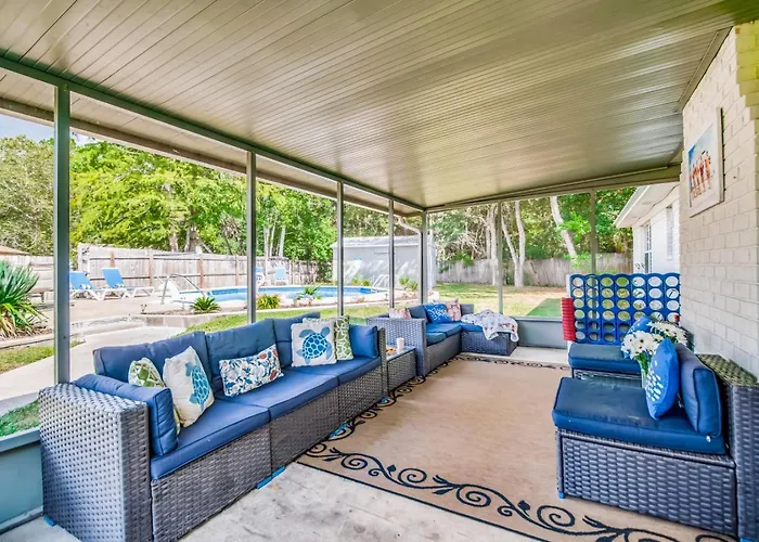 Charming With Pool And Lanai Holiday home *