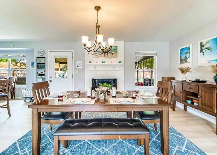 Charming With Pool And Lanai * Pensacola