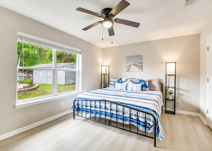 Charming With Pool And Lanai Pensacola