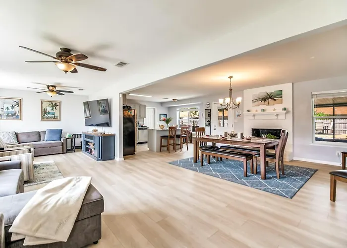 Charming With Pool And Lanai Holiday home Pensacola