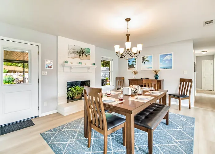Charming With Pool And Lanai Holiday home *