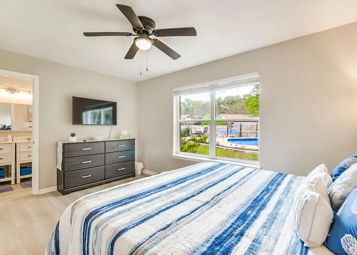 Charming With Pool And Lanai Holiday home *
