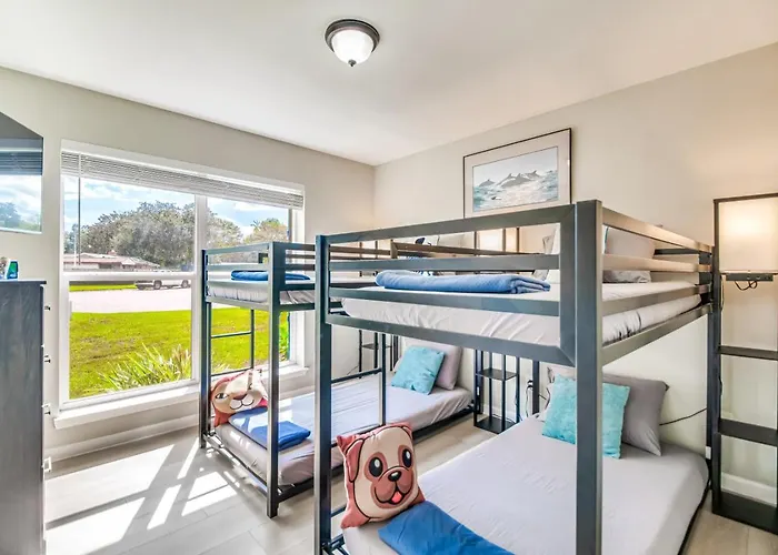 Charming With Pool And Lanai Holiday home *