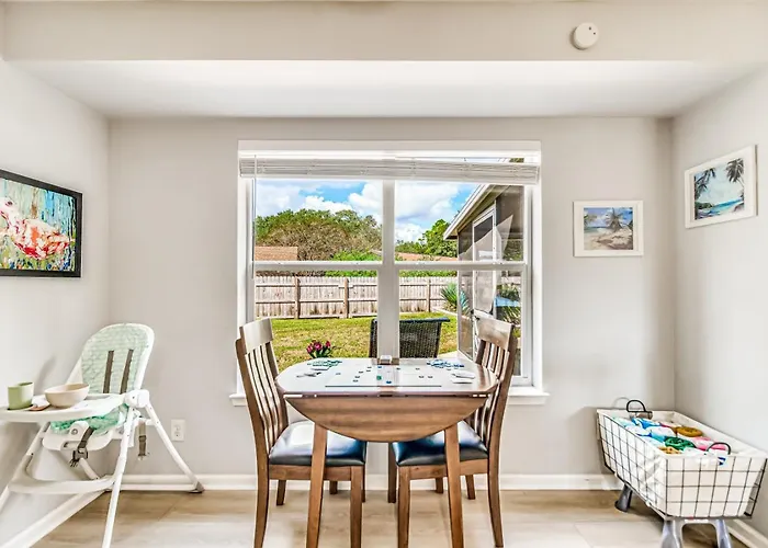 Charming With Pool And Lanai Pensacola