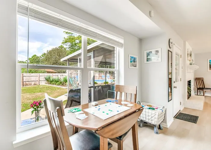 Charming With Pool And Lanai Holiday home *