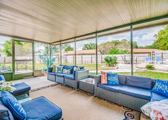Charming With Pool And Lanai Holiday home *