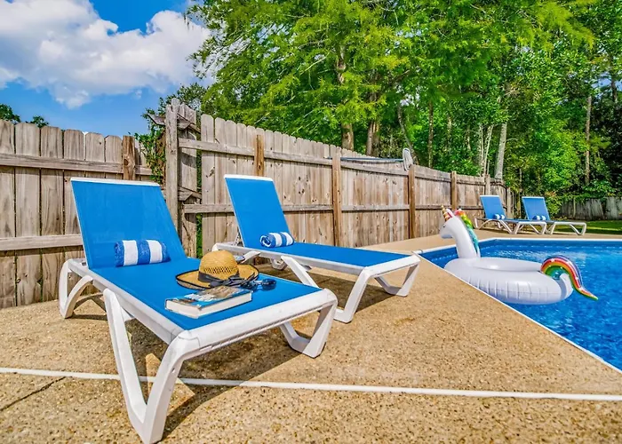 Charming With Pool And Lanai Holiday home