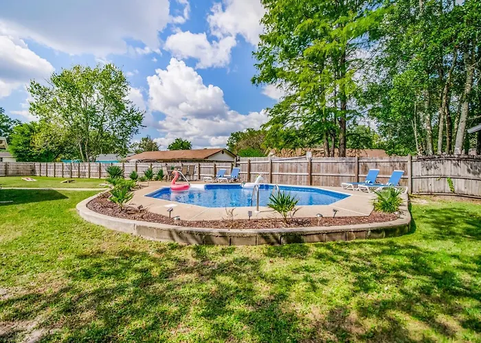 Charming With Pool And Lanai Holiday home