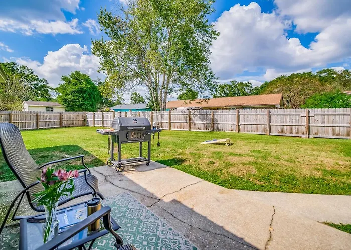 Charming With Pool And Lanai * Pensacola
