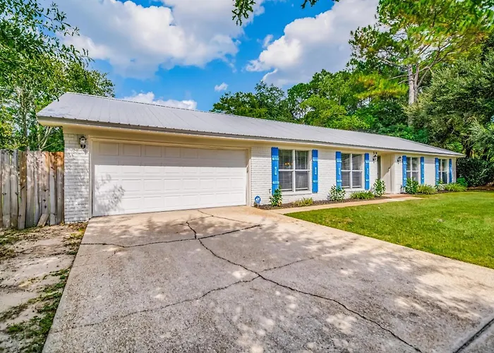 Charming With Pool And Lanai * Pensacola