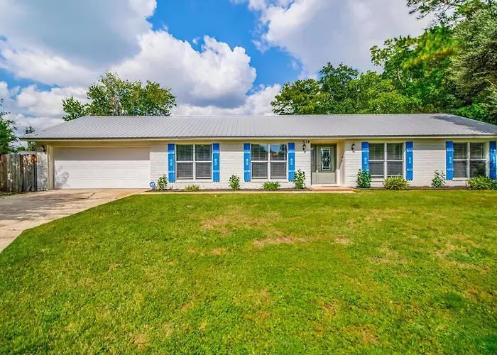Charming With Pool And Lanai * Pensacola